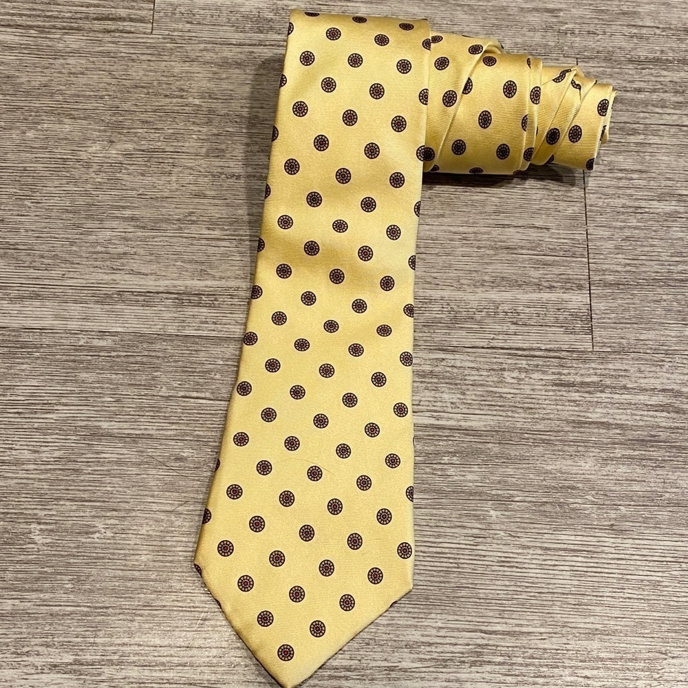 Vtg Yellow Silk Tie Medallion Pattern Made in USA Classic Mens Necktie